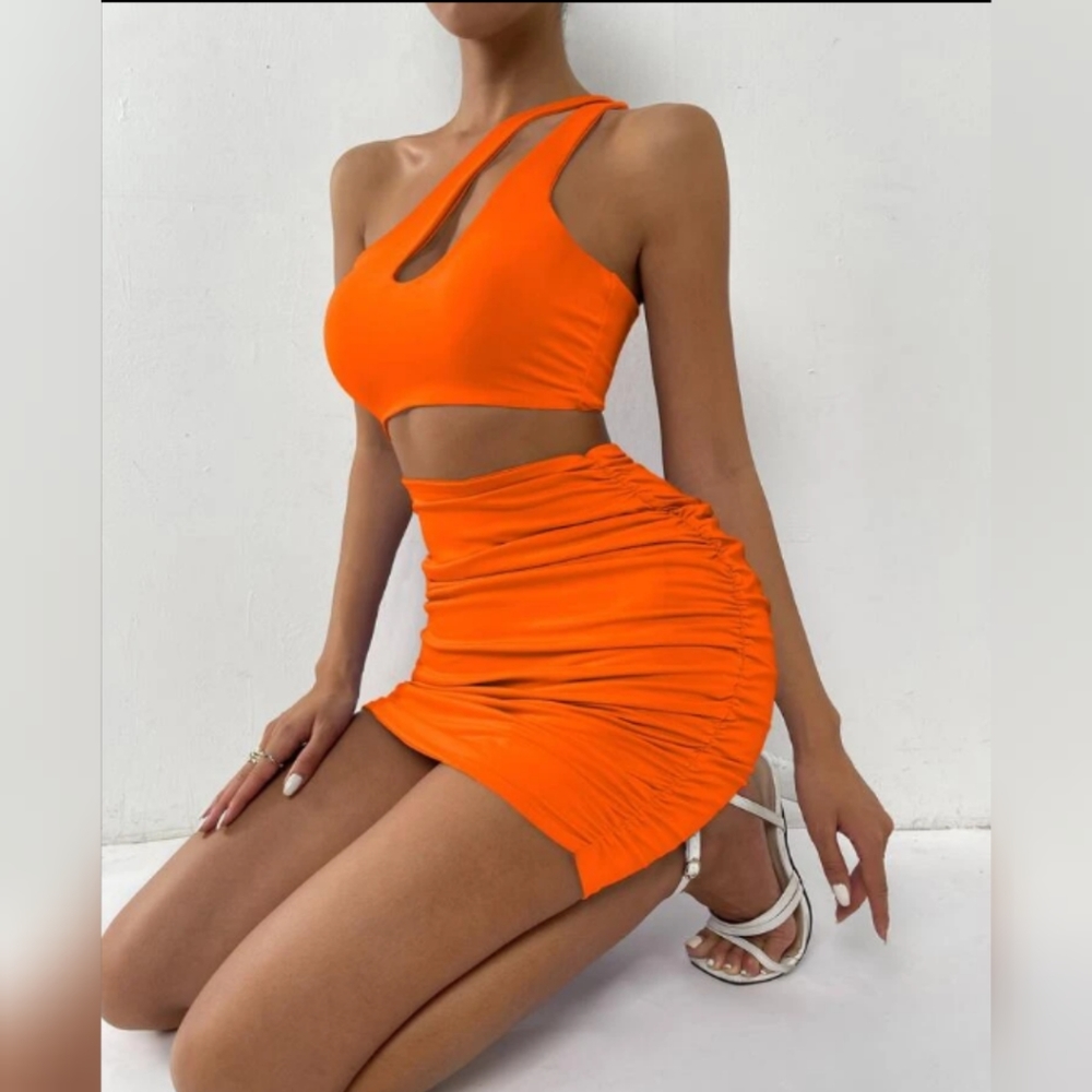 SHEIN BACKLESS RUCHED CUT OUT - Picture 4 of 11